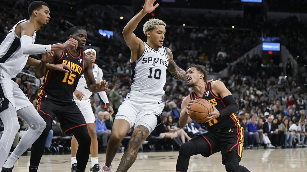 楊格獨取45分領鷹隊擊敗馬刺。(美聯社)