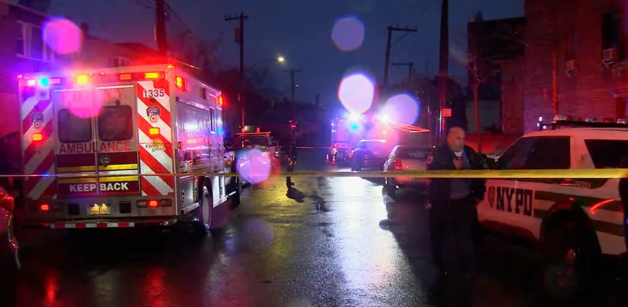 美國紐約市周日(3日)發生兇殺案，一名38男子涉嫌用刀殺害4名親人，死者包括兩名小童，他亦刺傷兩名警員及一名女子，最終被警員擊斃。(影片截圖)