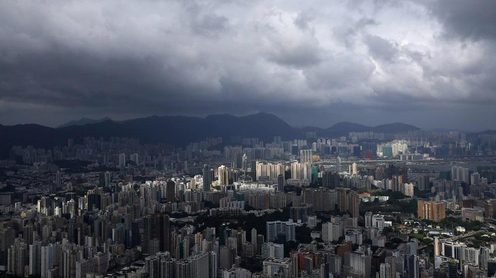 樓市持續下行，11月份二手私樓平均每宗賺幅雖輕微反彈，惟仍屬近13年最少。(資料圖片)