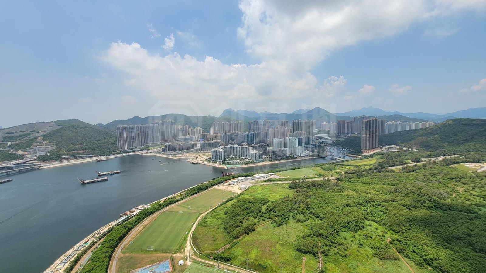 單位享超開揚遼闊球場景及海景。(代理提供)