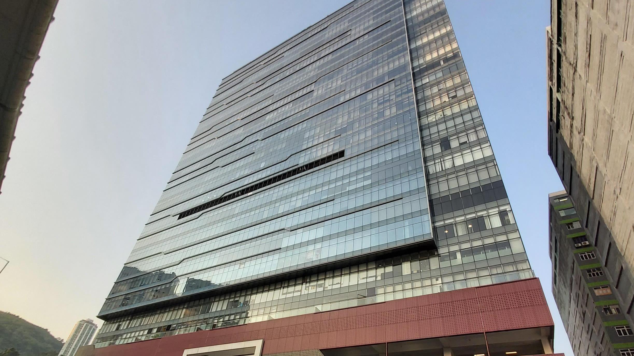 位於荃灣海盛路的TML廣場，最新錄中層戶以約750萬元易手，呎價重返2013年低水平。