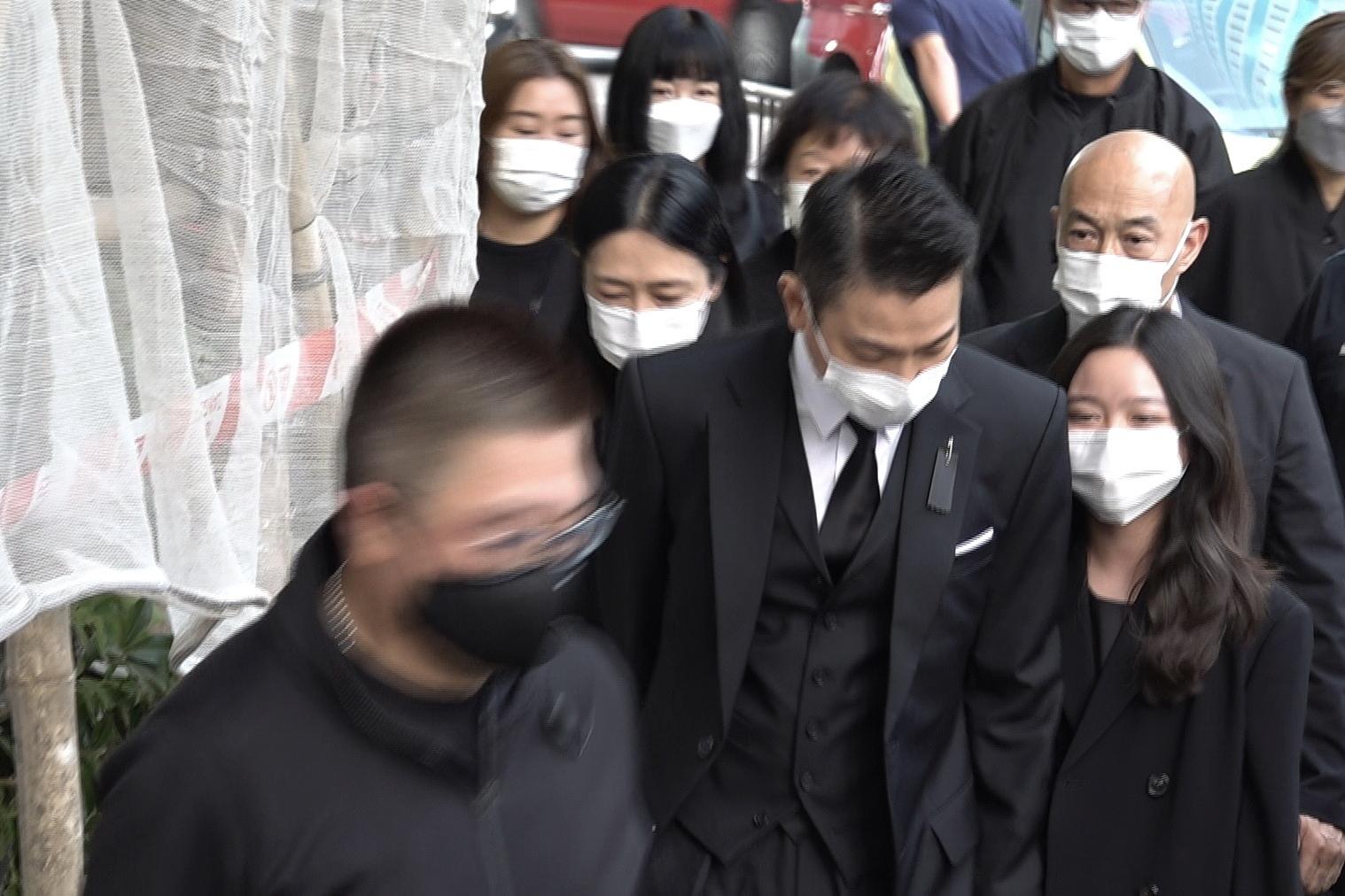 劉禮設靈｜劉德華攜朱麗倩母女現身 11歲劉向蕙跟爺爺作最後道別