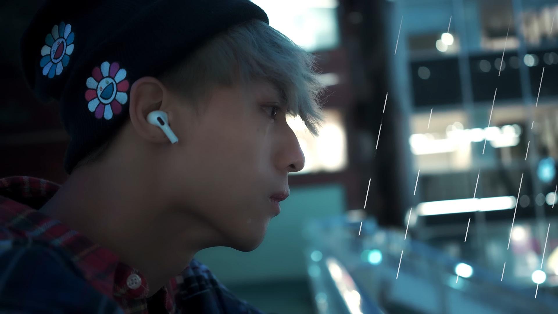 AK江𤒹生聽《白愛》淚灑東京街頭  造就《月色》真人與動畫淒美MV 