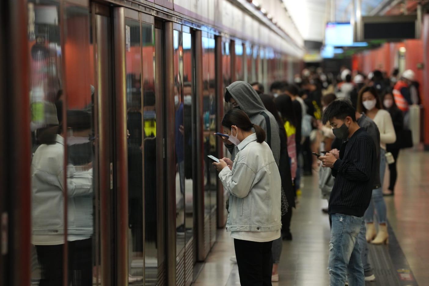 港鐵平安夜及除夕通宵行駛　