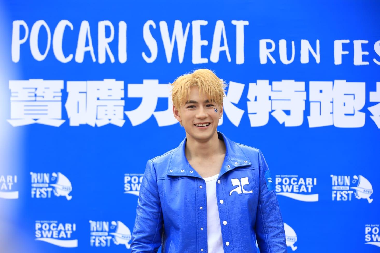 Jeffrey開心與發哥集郵 自爆2月14情人節考路試