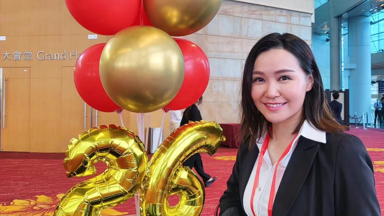 前《東張西望》主播黃穎君唔做政府工 轉做YouTuber探索城市