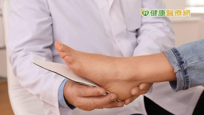 穿鞋不合腳恐令脊椎變形　醫生傳授選鞋秘訣