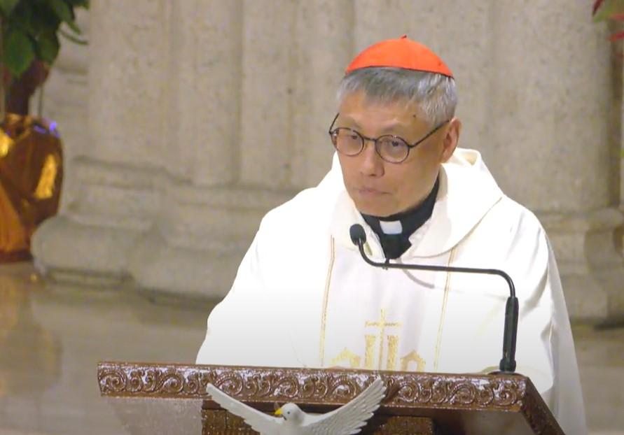  天主教香港教區主教周守仁在半山堅道的聖母無原罪主教座堂主持子夜彌撒(YouTube公教頻道)