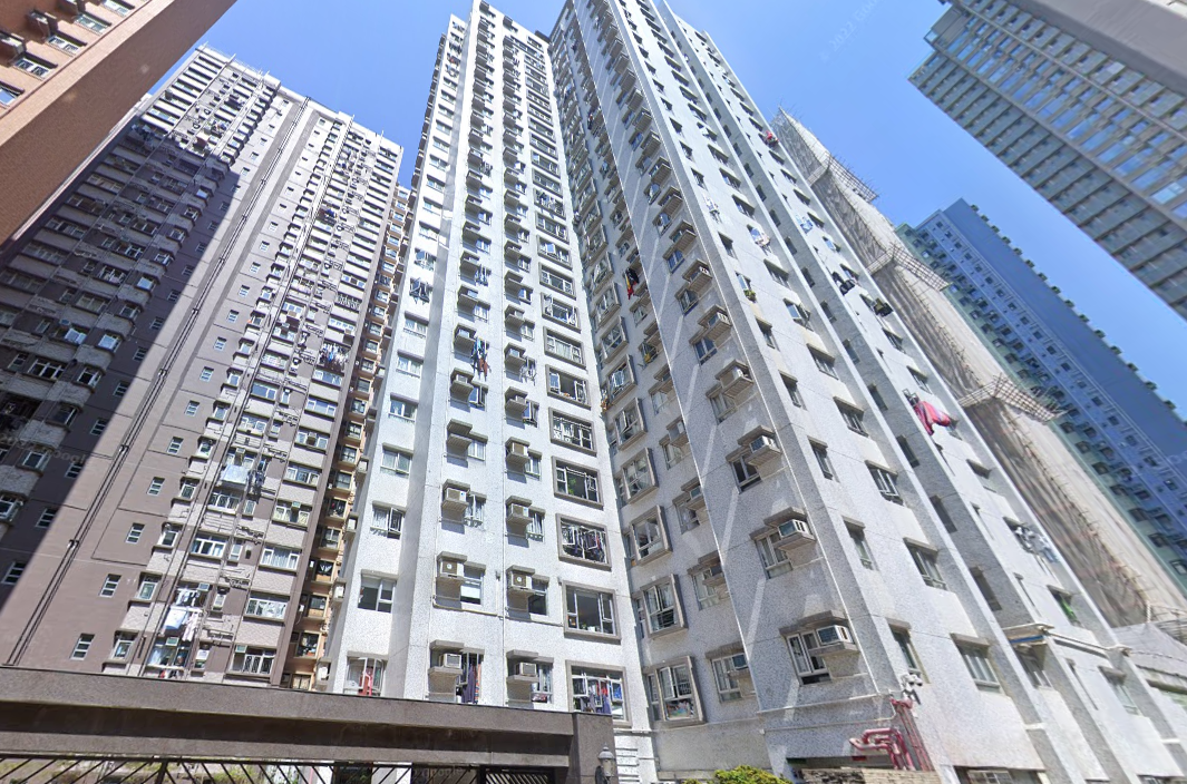 北角楓林花園最新三房呎價跌至12,000元水平，為屋苑近年低位。