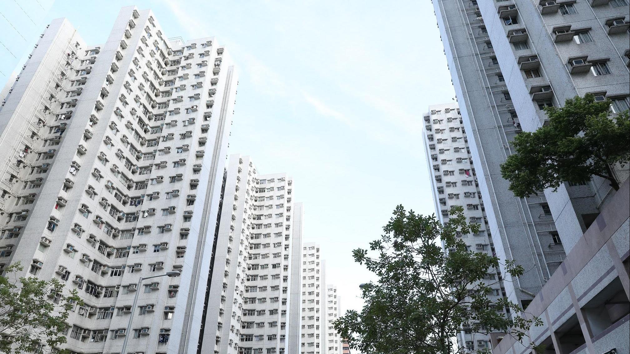 「居屋王」旺角富榮花園中層兩房戶，以居二價358萬元易主，15年升值1.7倍。