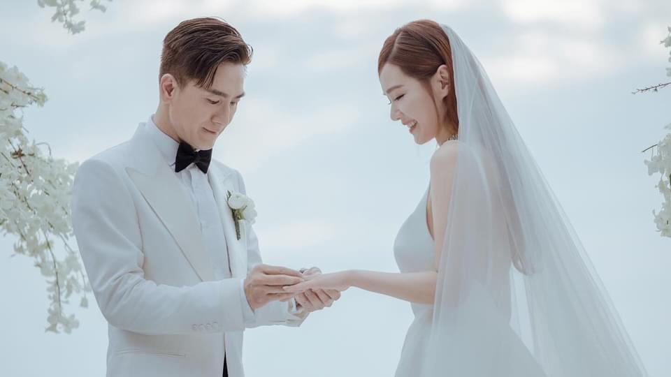 馬國明湯洛雯婚照曝光 在親友見證下交換戒指：Foever ours 