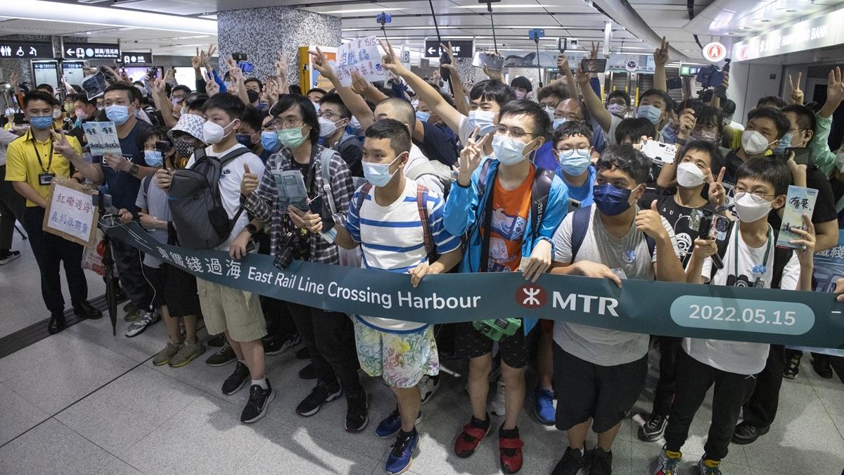 本港近年相繼有新鐵路落成，圖為東鐵綫會展站通車日。(資料圖片／蘇文傑攝)