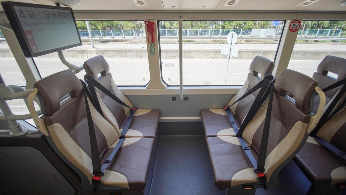 政府目標明年就強制公共巴士乘客佩戴安全帶，向立法會提交修例草案。(資料圖片)