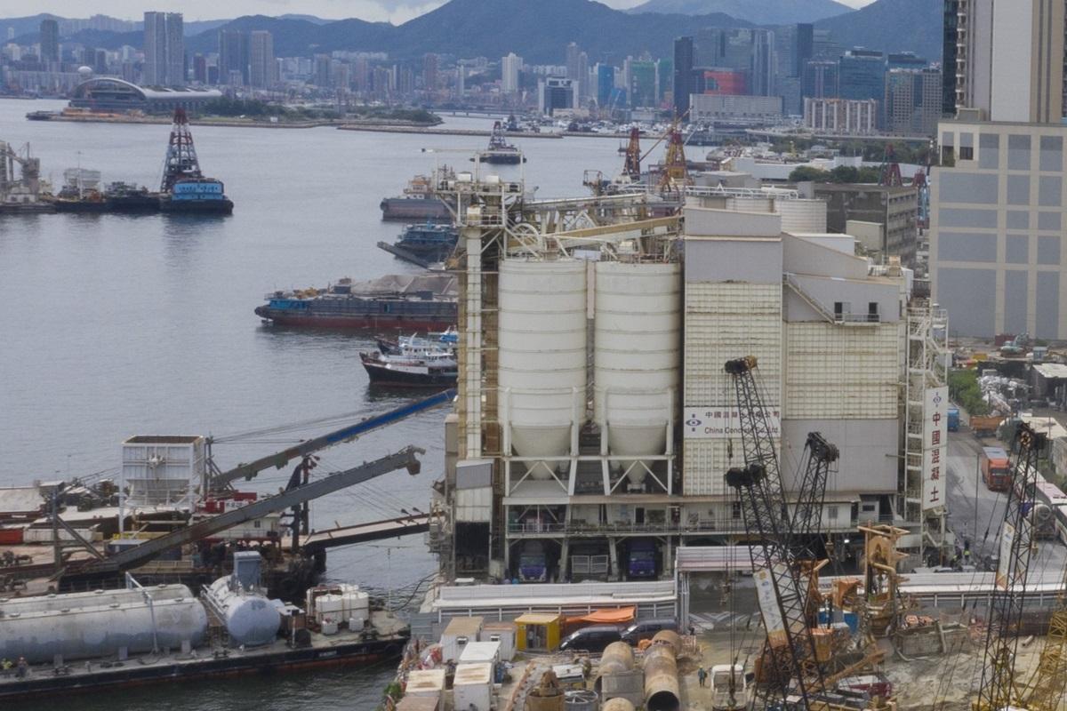 油塘東源街中國混凝土廠被指無牌運作。(資料圖片)