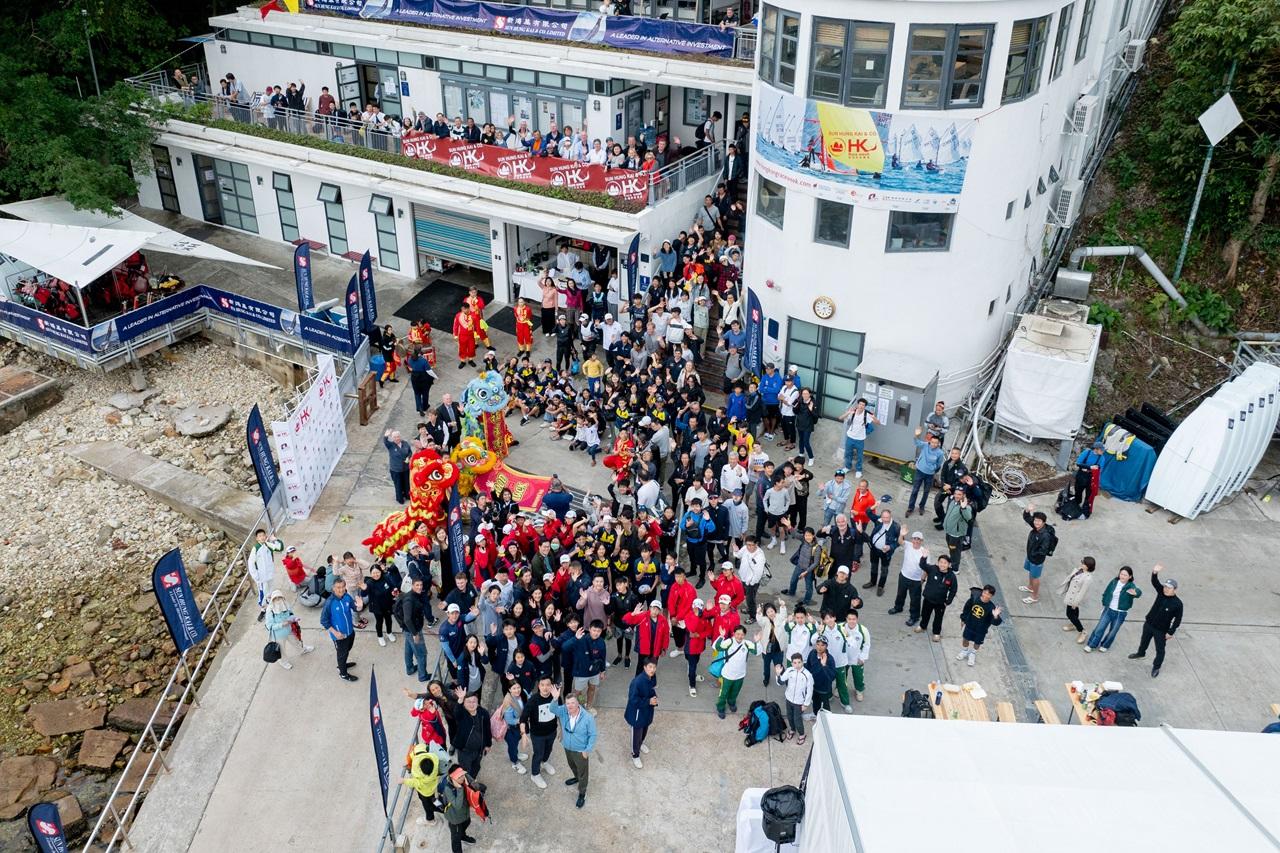 逾270位來自10個國家及地區，包括、中國內地、加拿大、愛爾蘭、中國香港、日本、中國澳門、新加坡、美國及泰國等地的青年帆手，在帆船賽週一較高下。