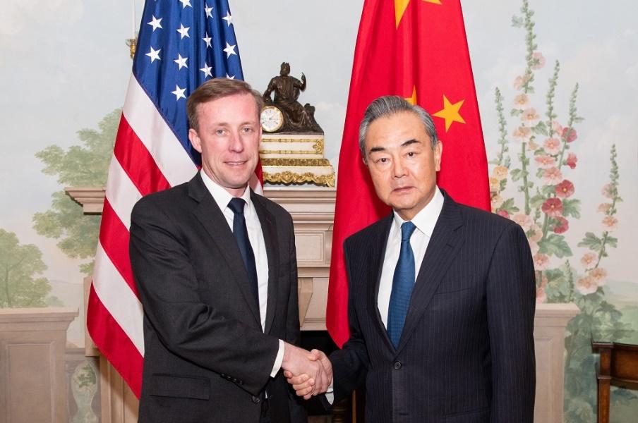 傳王毅與沙利文將於泰國會晤，商討紅海局勢。(王毅在去年10月27日曾在華盛頓會見沙利文。資料圖片)