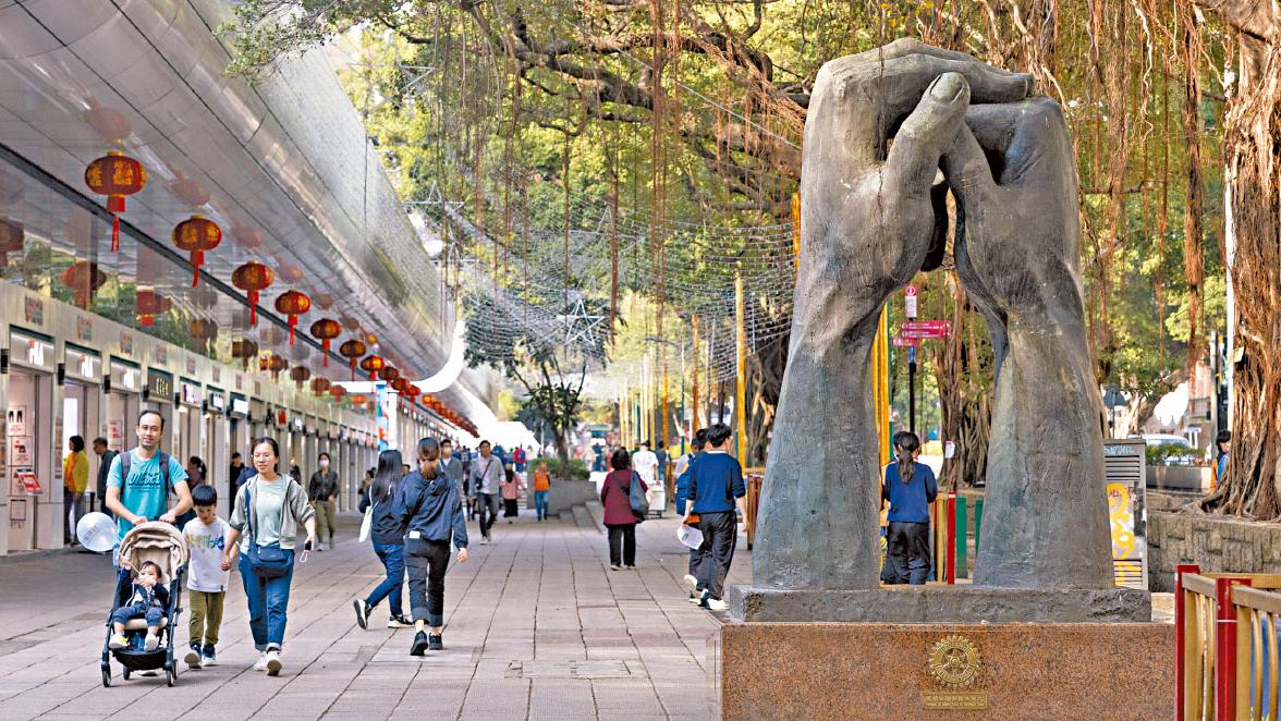 李家超：全港各區辦「日夜都繽紛」 議員倡「尖沙咀護照」助打卡