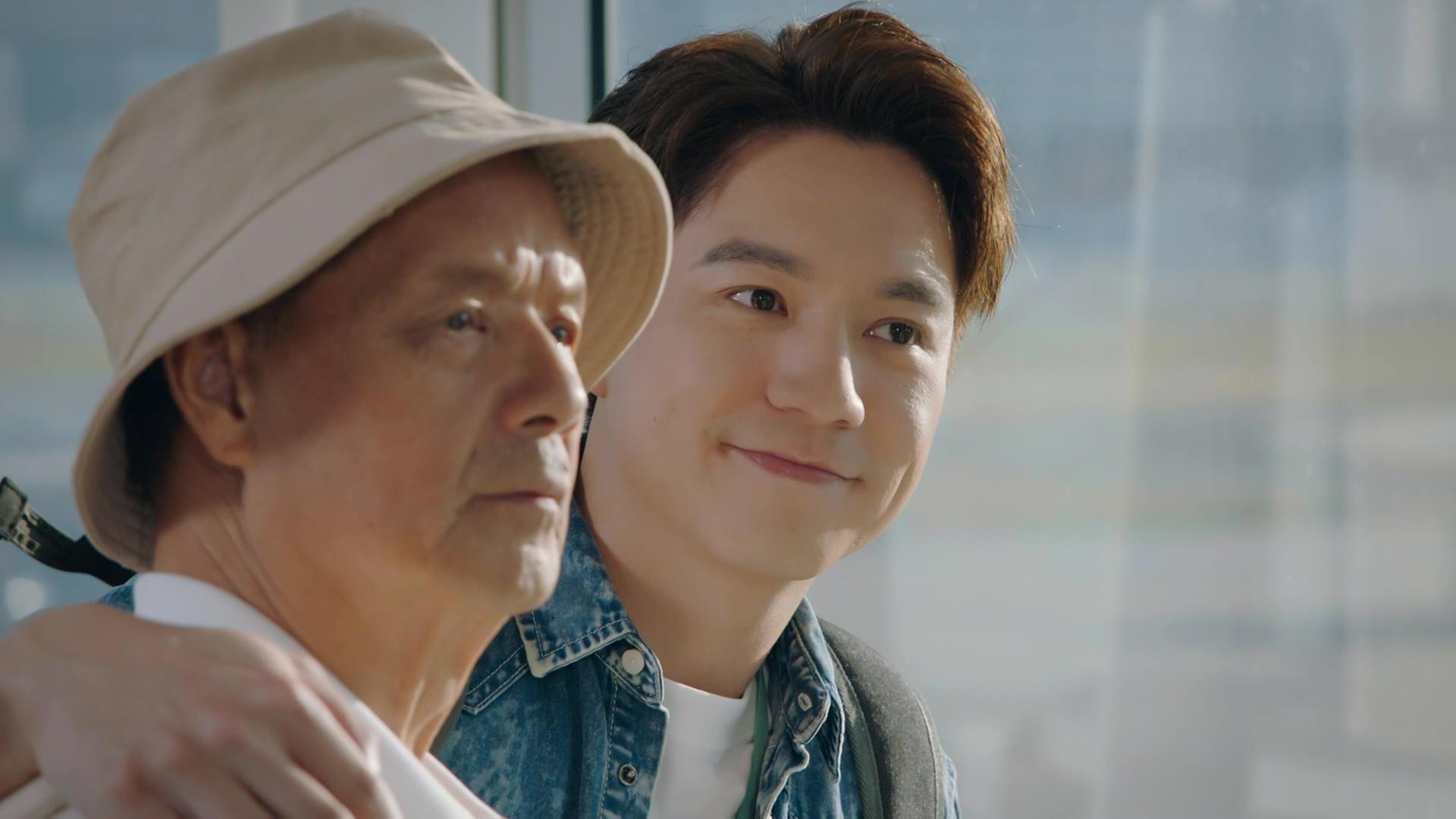 飛常日誌｜吳大強父子檔同框 吳偉豪最驚NG：喺爸爸面前唔想失禮！