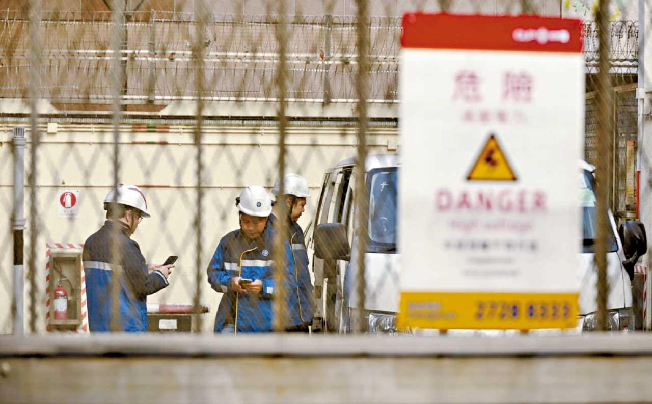 青衣牙鷹洲街變電站疑事故冒白煙 電力驟降最少20宗困升降機