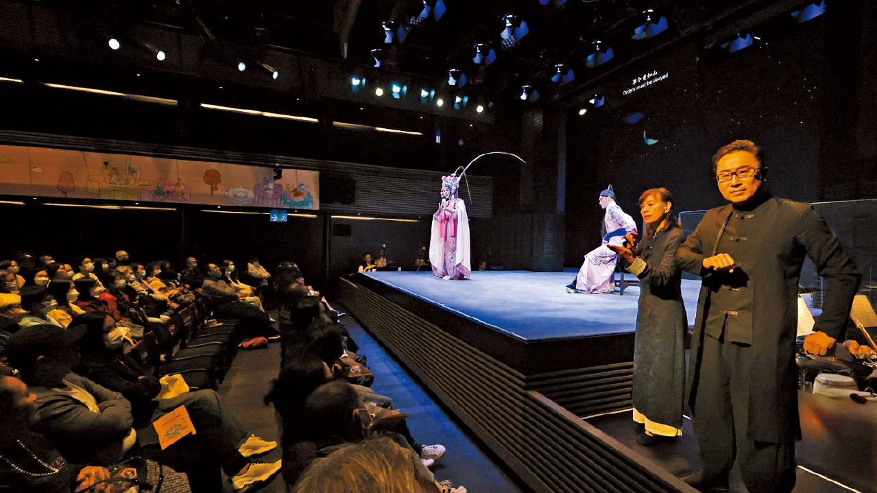 劇場視形傳譯化身導賞員 助聽障者欣賞戲曲