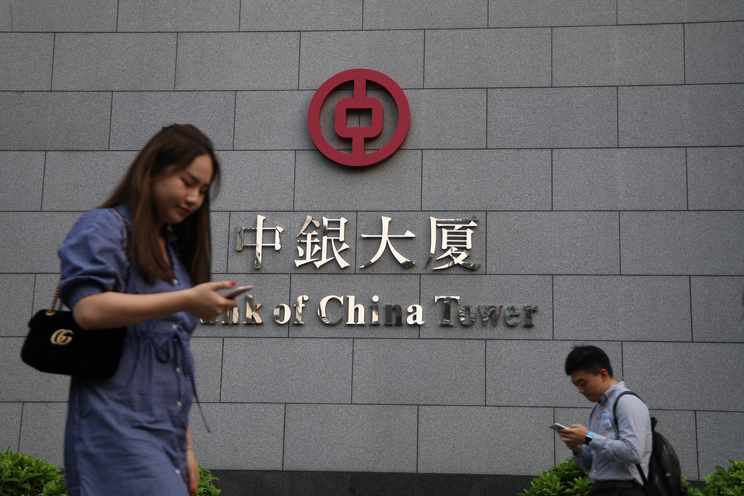 中銀大廈外的水池內多條錦鯉死亡。(資料圖片)