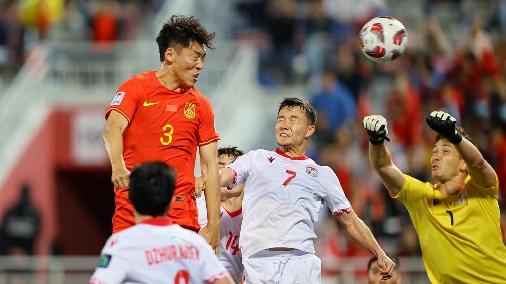 朱辰傑頭槌頂入，但及後被球證推翻。(路透社)