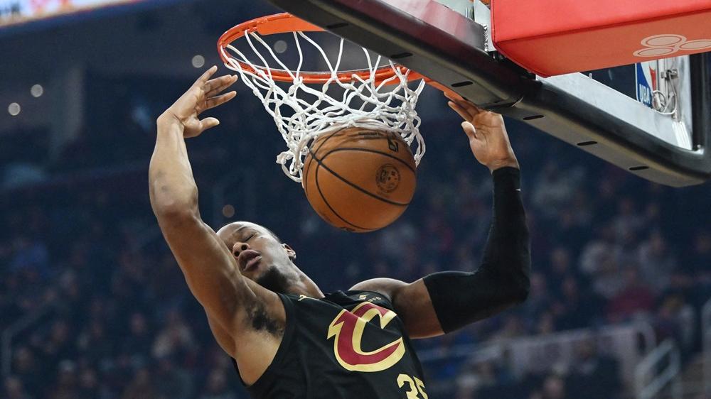 騎士主場大勝公鹿135:95。(路透社)