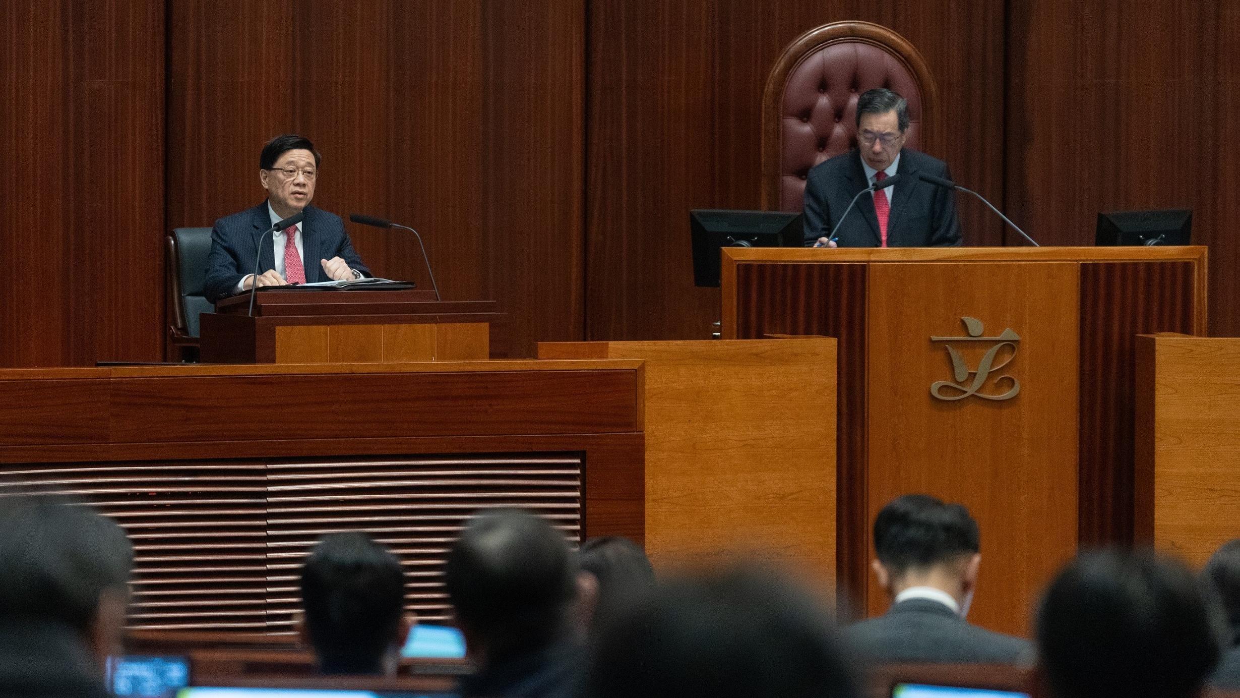 李家超出席立法會行政長官交流答問大會