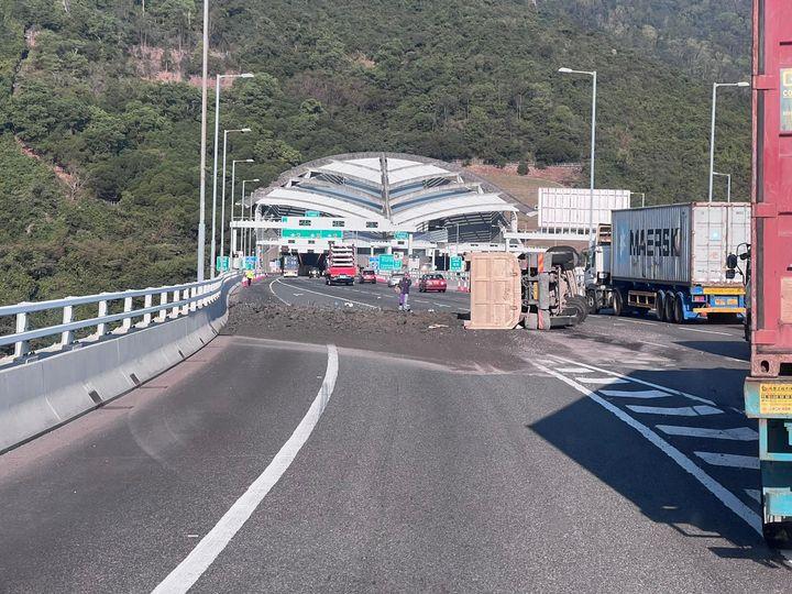 （fb「立腸 全港資訊 Facebook 交通台」圖片）