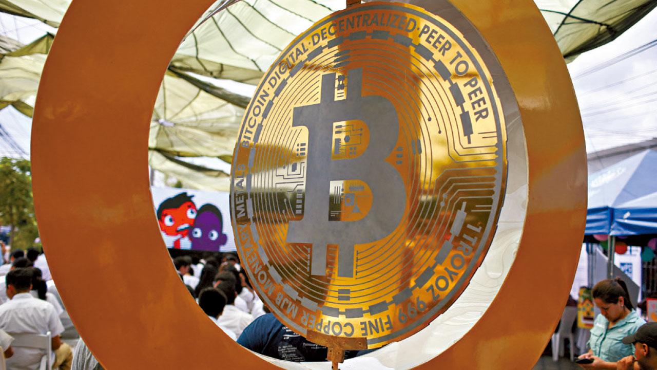 比特幣曾高位插一成 分析指已超買