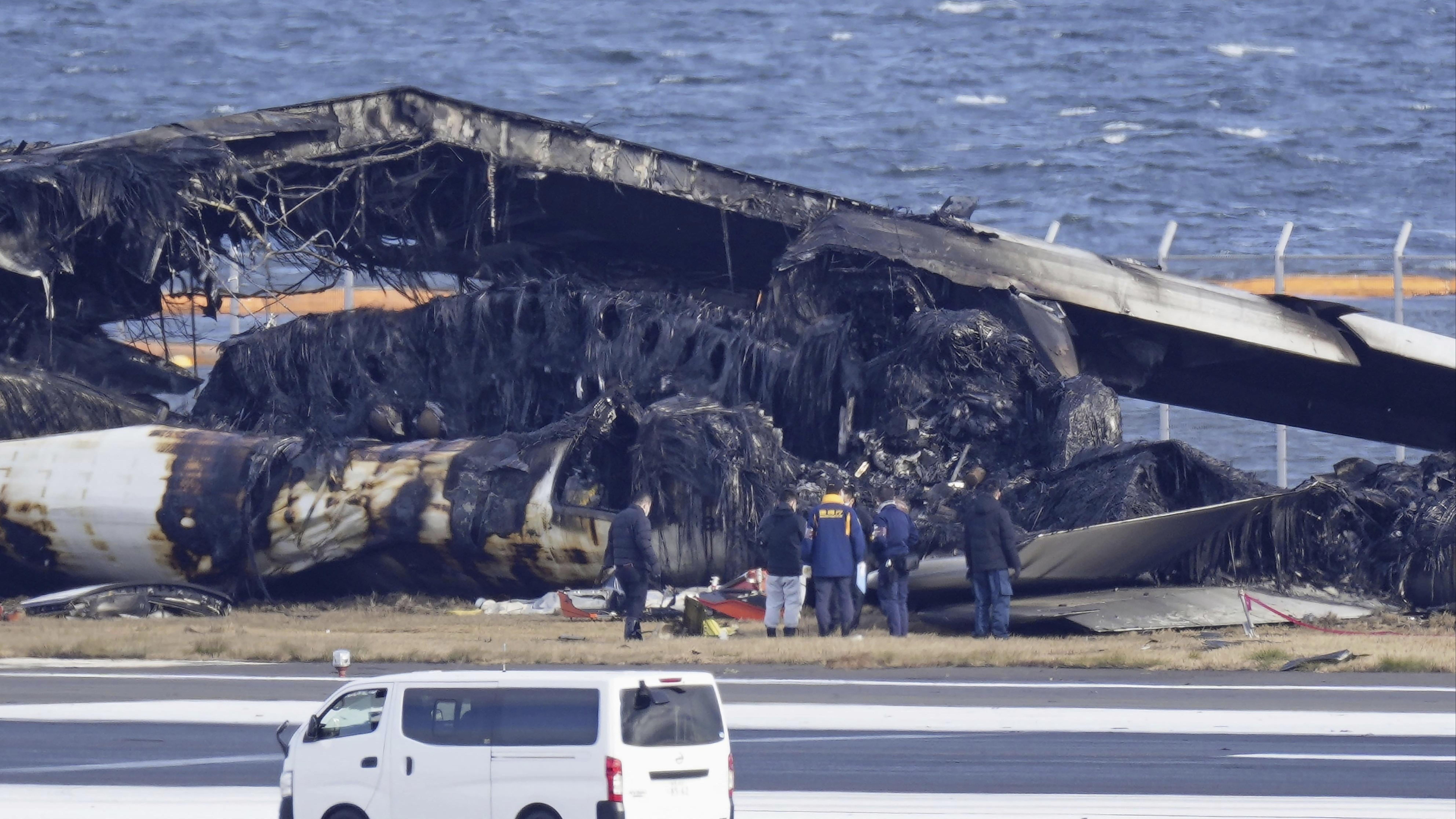 日航起火｜保險業聯會：旅遊保會涵蓋醫療支出及行程延誤開支　地震亦受保(美聯社圖片)