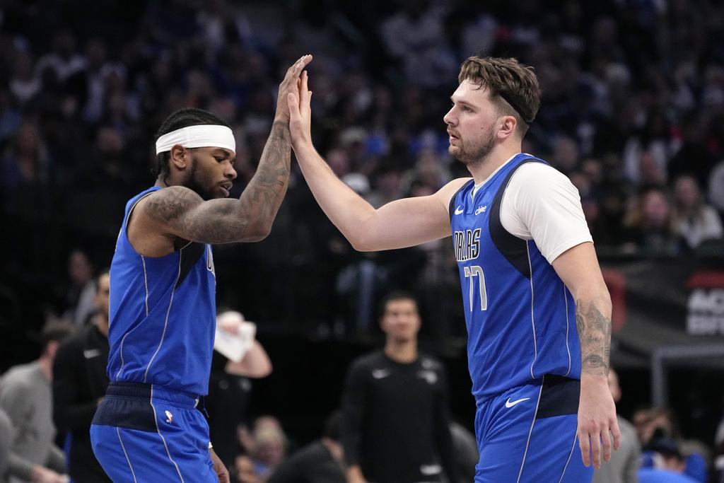 當錫再取45分，帶領獨行俠險勝魔術。(美聯社)