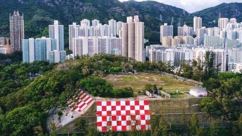 格仔山歷史與啟德機場有關？九龍市區周末行山好去處 紅白格仔成打卡熱點