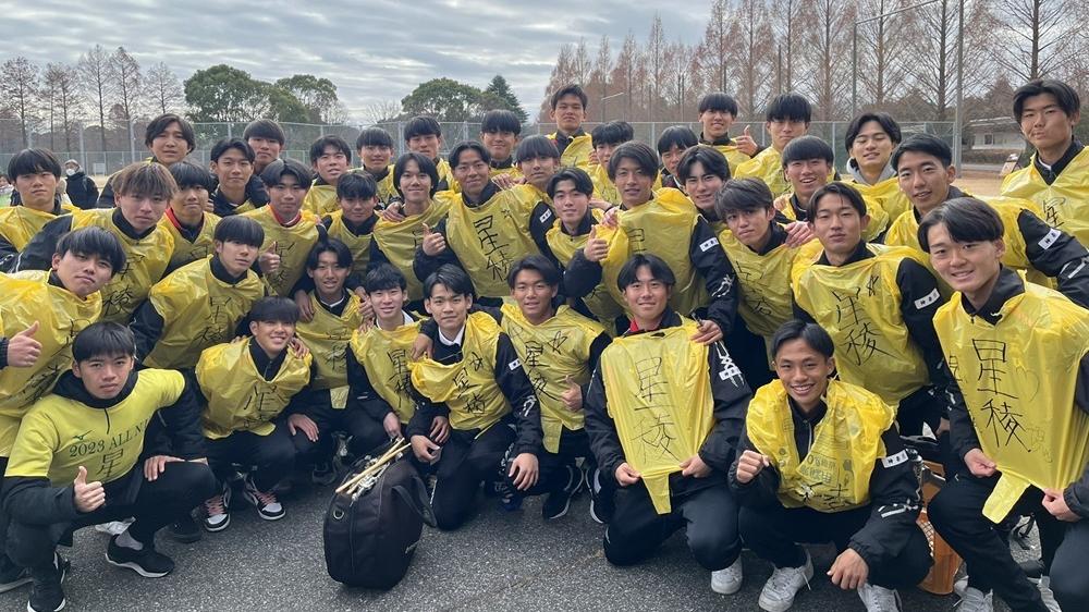 出局的日大藤澤球員變身星稜打氣團。(X)