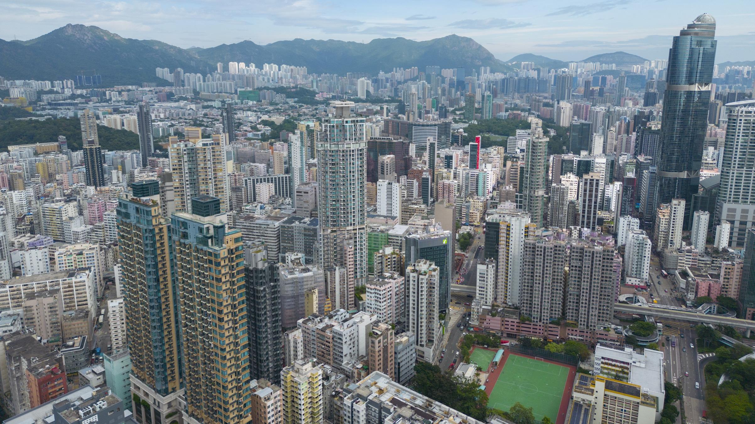 中原：去年第四季新盤貨尾直逼2.3萬伙 創20年新高 新地及恒地積壓較多｜樓市數據