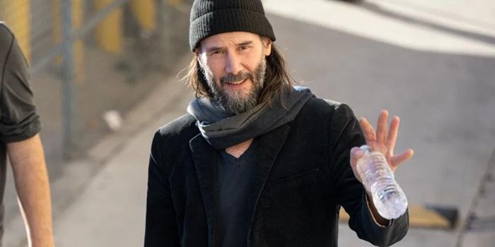 奇洛李維斯演喜劇變傻佬