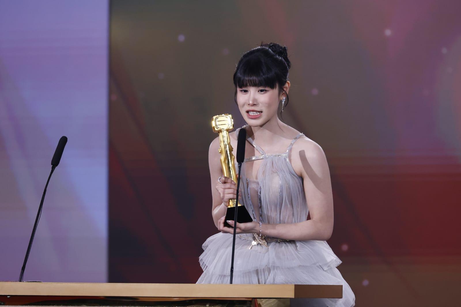 萬千星輝頒獎典禮2023｜古佩玲面部現離奇凹陷 網民再loop大劉「硬膠」論