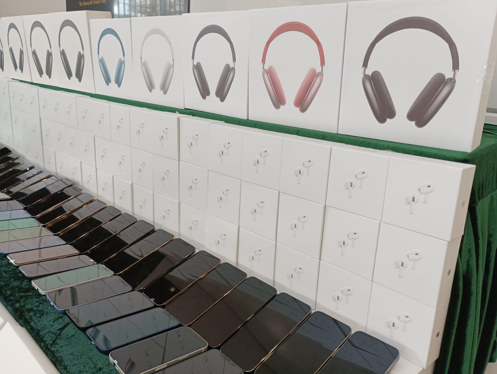 跨境轉運逾萬件冒牌高仿Apple手機手錶等 海關拘3人