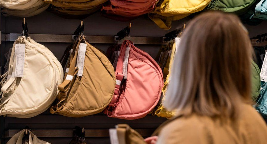 據稱該款斜揹袋因此已成為Uniqlo品牌成立至今最暢銷的袋款