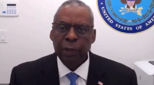 美國防長奧斯汀早前秘密入院接受癌症治療，他周二（23日）首次在出院後公開露面，以視像方式參與向烏克蘭提供軍援的國防聯絡組會議，期間並未提及其健康問題。