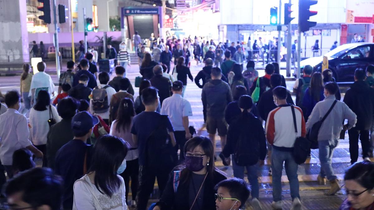 廠商會建議政府派發夜間消費券。(資料圖片／鍾式明攝)