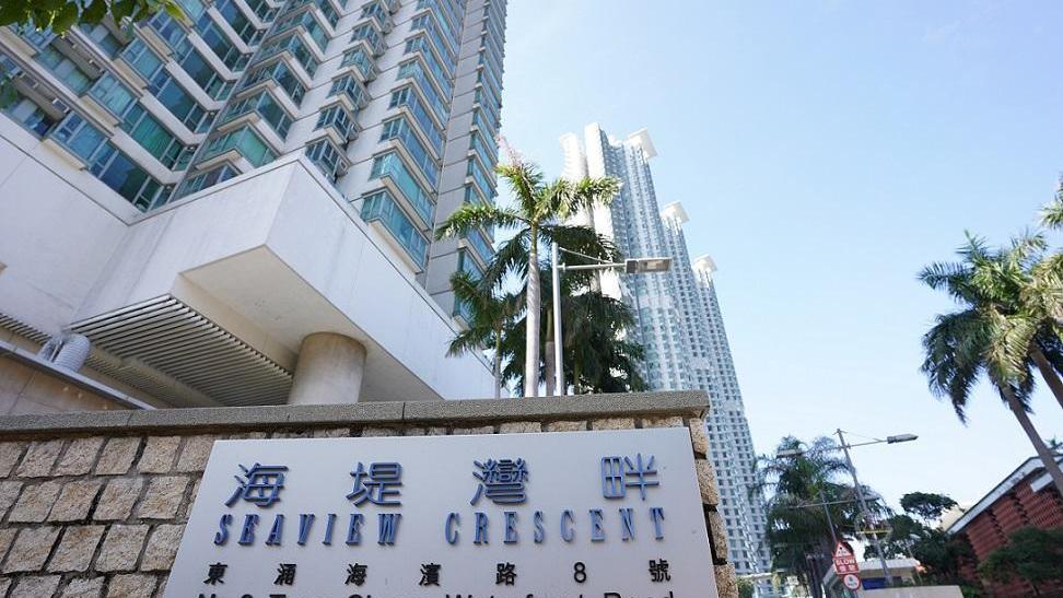 東涌海堤灣畔高層兩房單位，景觀望纜車站及海景，最新以635萬元沽出，買家為外區上車客。(資料圖片)