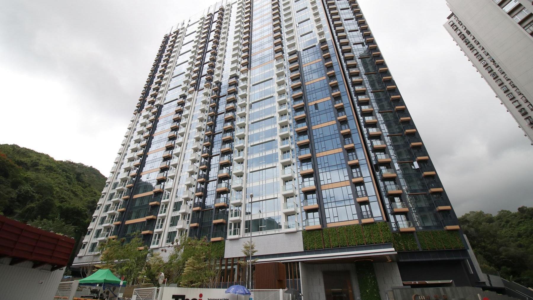 入伙兩年的明翹匯，最新錄中層兩房戶成交，樓價4年跌超過一成。