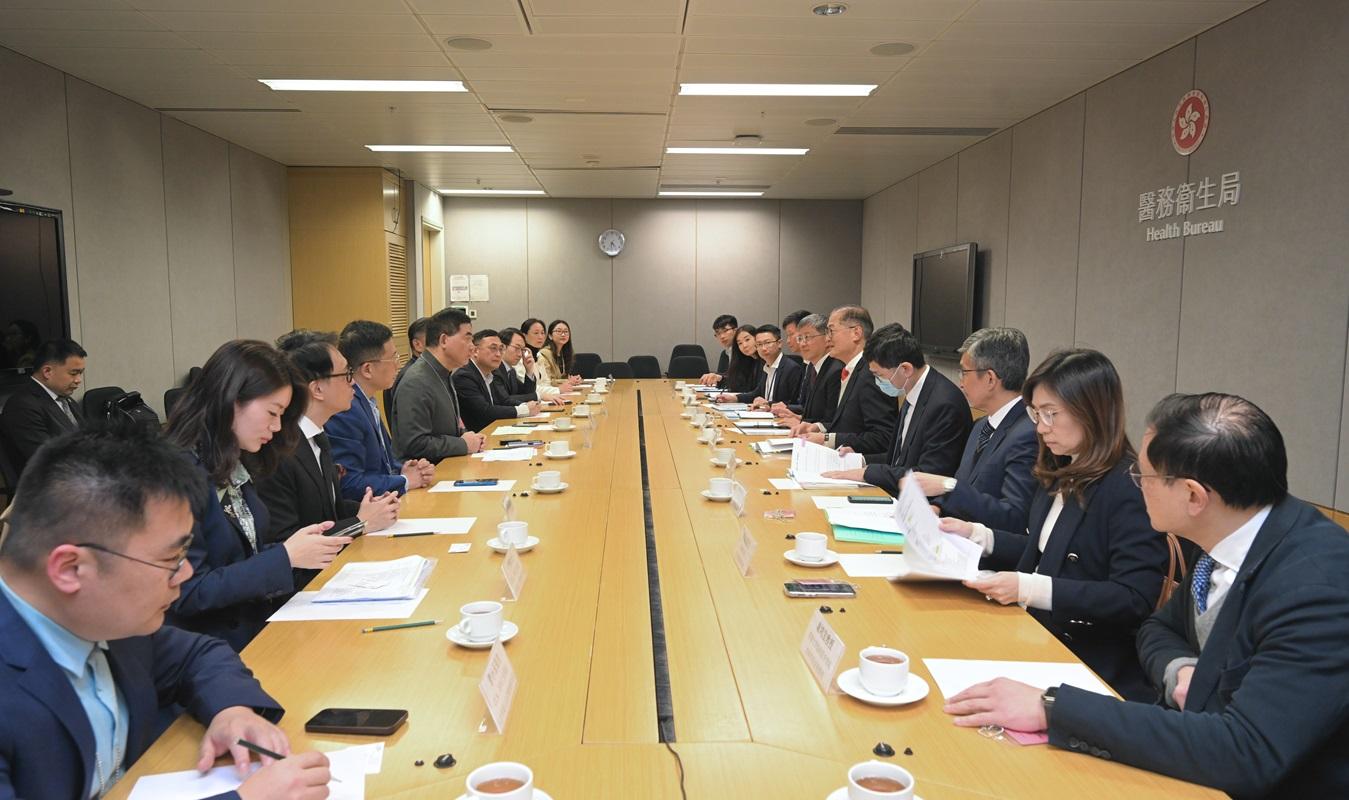 醫衞局代表今日與國家胸痛中心專家代表團舉行會議。(政府新聞處)