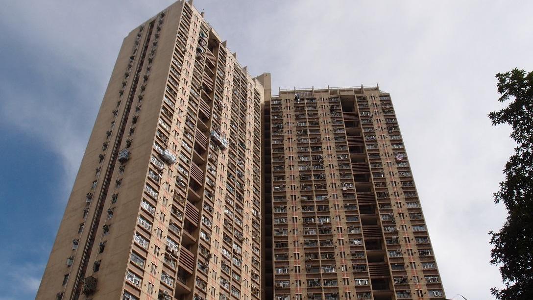 屯門公屋山景邨兩房移民盤業主，大幅累減100萬元，以綠表價170萬元沽貨，屬稍低市價成交。