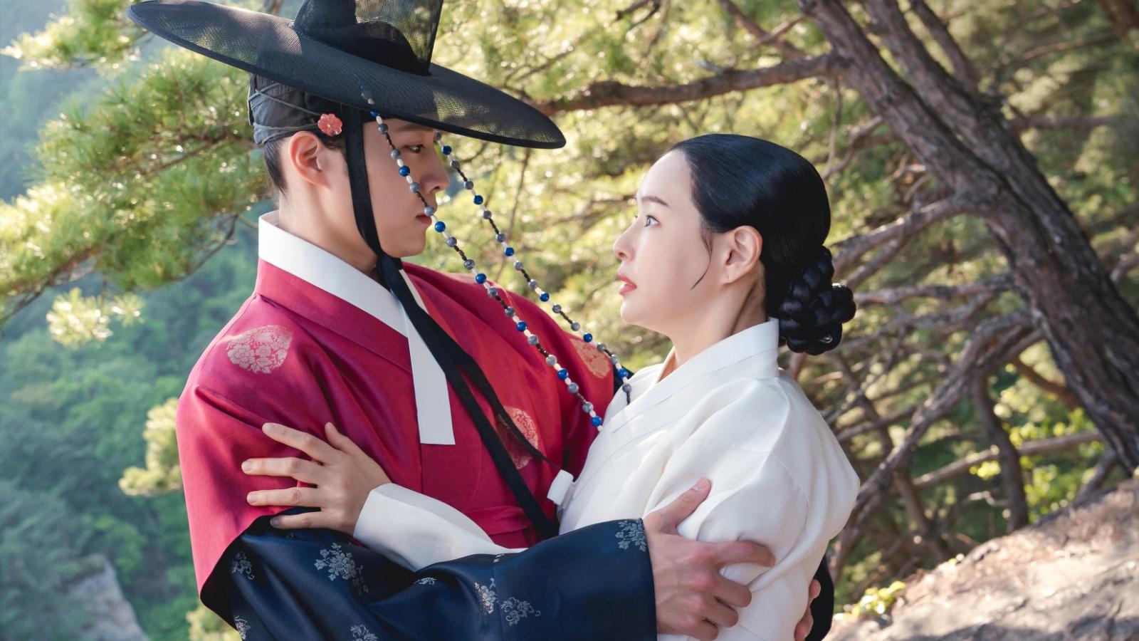 李荷妮40歲打出事業高峰 《夜晚開的花》榮登MBC史上收視季軍