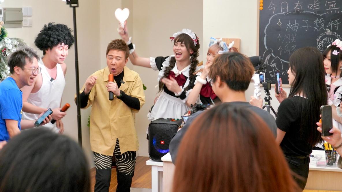 尹光過大海宣傳澳門個唱 幫襯女僕Cafe驚遇偽娘