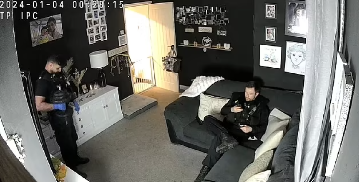 移民英國｜英警奉召到民居調查 被拍到安坐梳化睇Netflix 玩啞鈴4小時