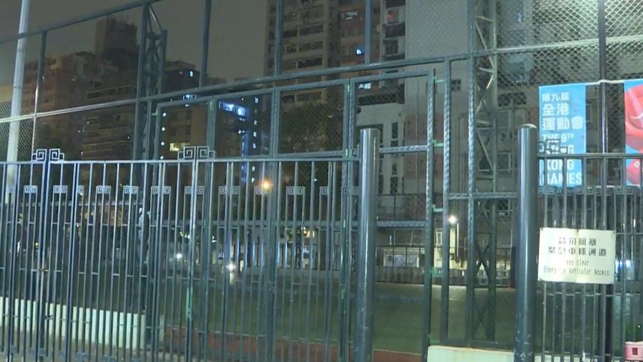 油麻地4南亞漢持木棍企圖行劫，事主頑強反抗1賊被捕。(電視截圖)