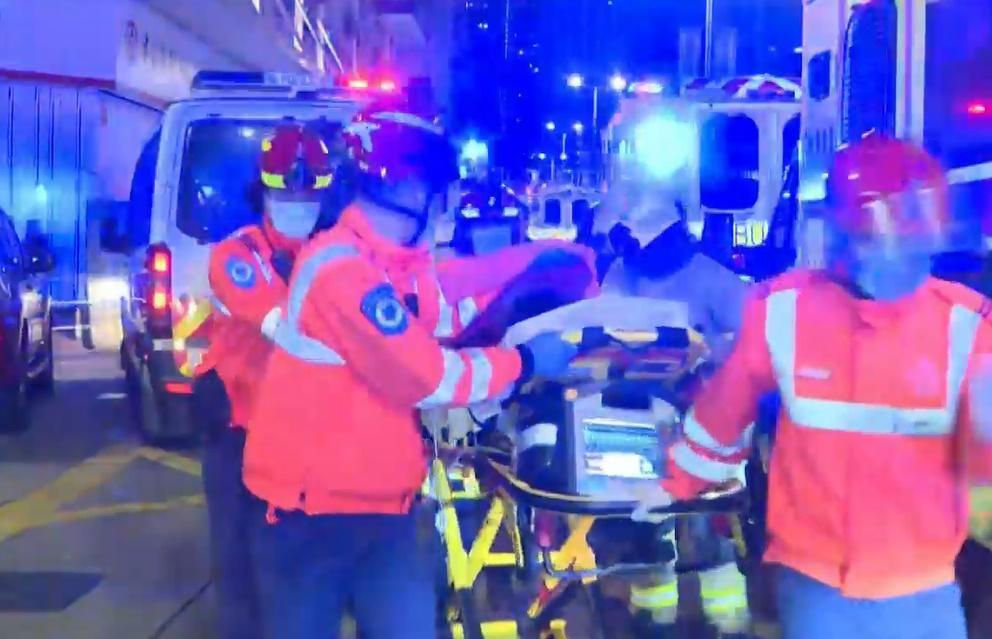 荃灣唐樓劏房起火釀6傷 起火單位71歲男住戶延至今晨不治